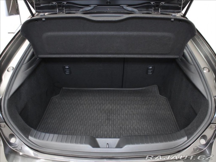 Mazda 3 2,0 G120 PLUS 1.maj. 6L-Z 2023