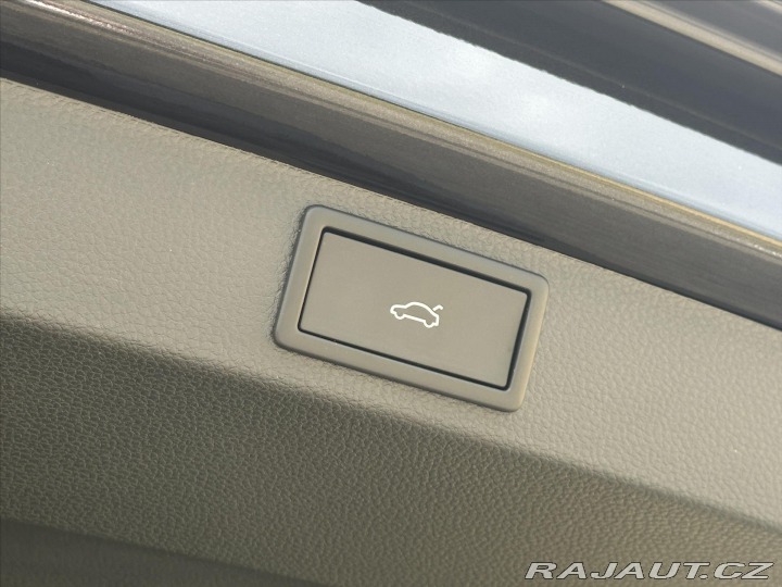 Škoda Karoq 2,0 TDI Sportline 4x4 DSG 2025
