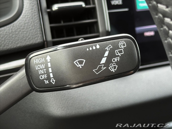 Škoda Karoq 2,0 TDI Sportline 4x4 DSG 2025