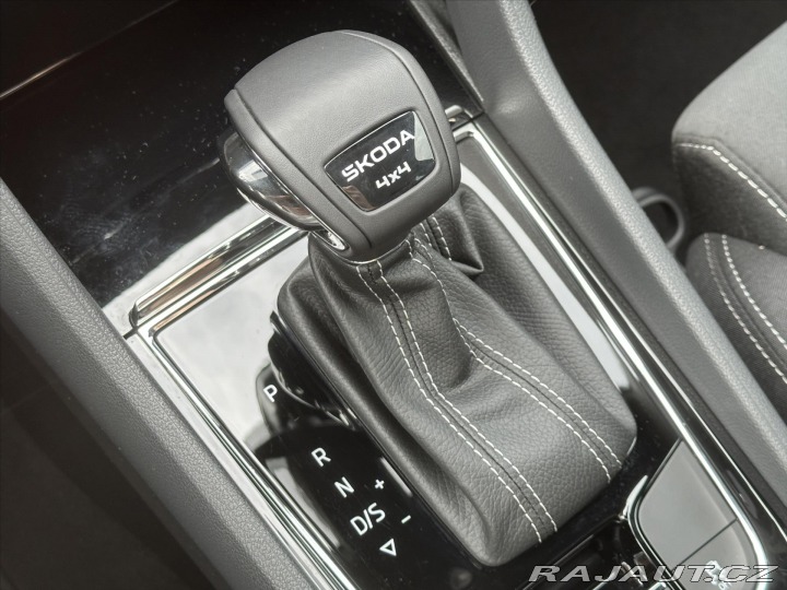 Škoda Karoq 2,0 TDI Sportline 4x4 DSG 2025
