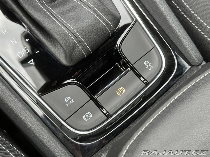Škoda Karoq 2,0 TDI Sportline 4x4 DSG 2025