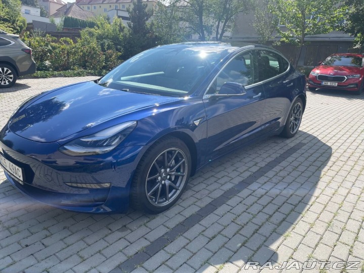 Tesla Model 3  2019