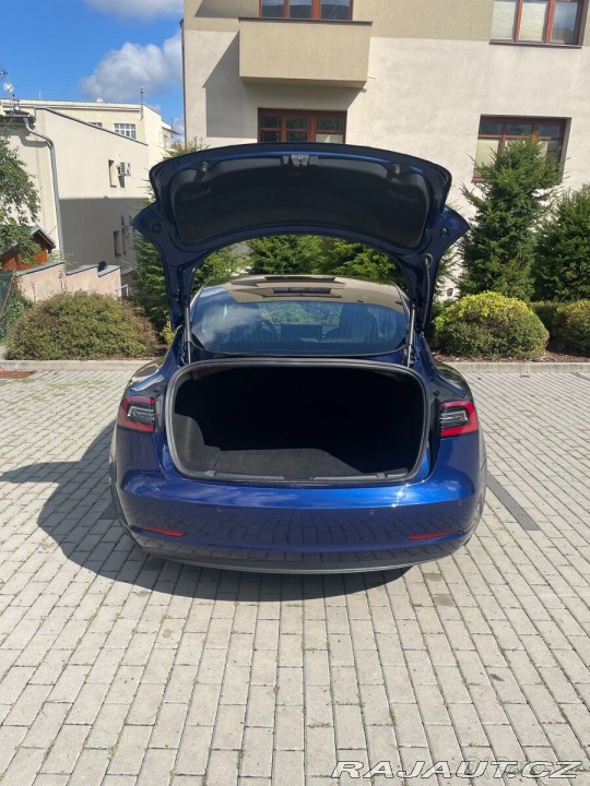 Tesla Model 3  2019