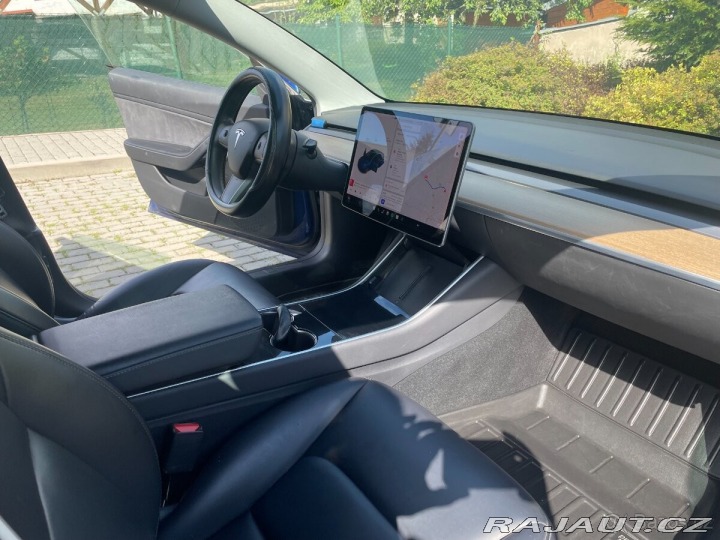 Tesla Model 3  2019