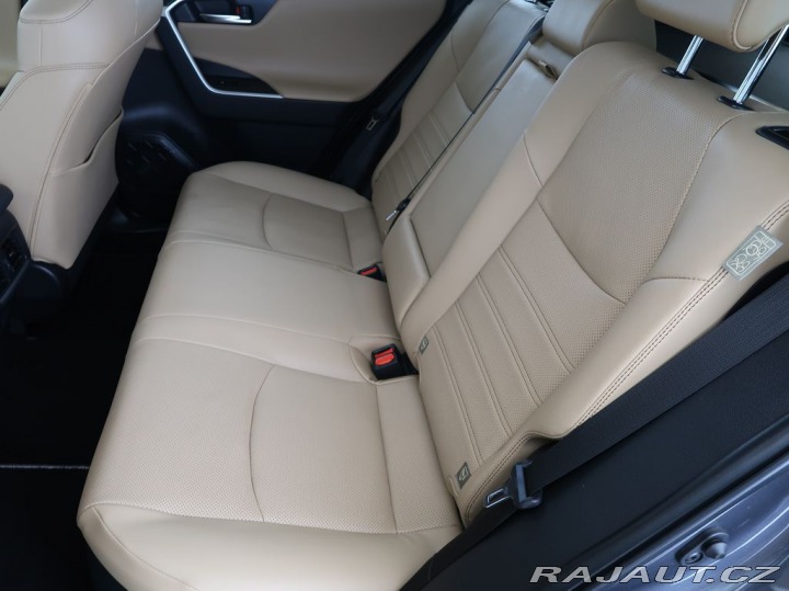 Toyota RAV4 2.5Hybri,CZ,Exekutive,4x4 2025