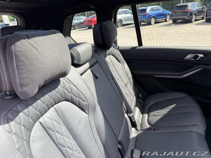 BMW X7 40XD 250kW M-PAKET R22 CZ 2022