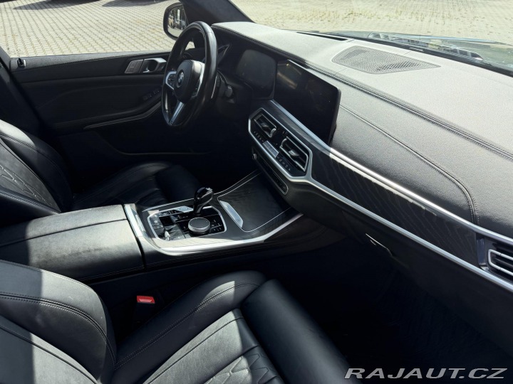 BMW X7 40XD 250kW M-PAKET R22 CZ 2022