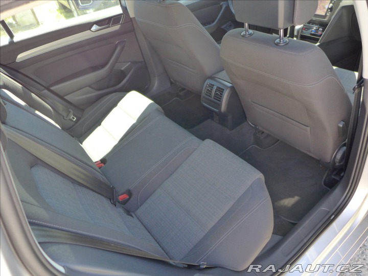 Volkswagen Passat 2,0 TDI FULL LED DPH 2021