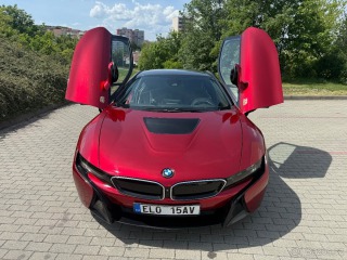 BMW i8 plugin hybrid (el+benzin)