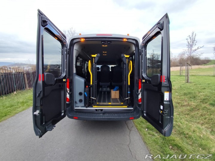 Ford Transit 2,0 s plošinou pro vozí 2019
