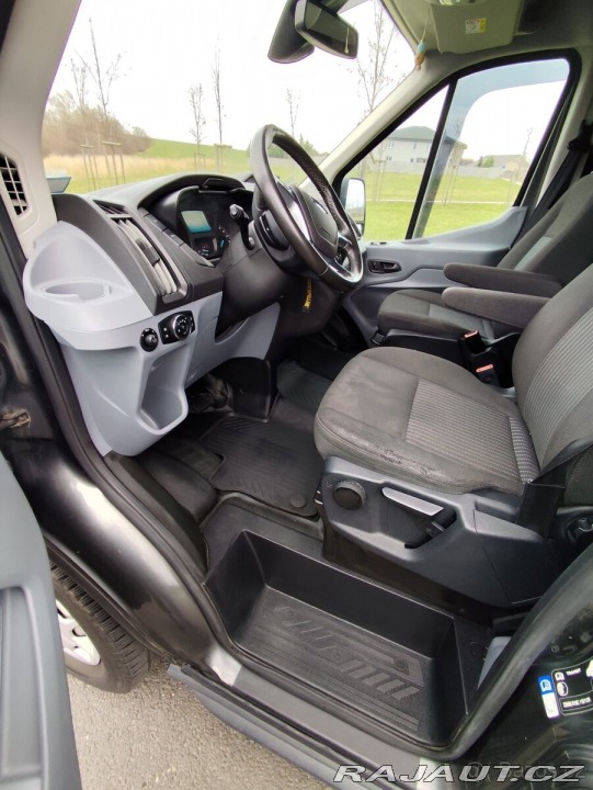 Ford Transit 2,0 s plošinou pro vozí 2019