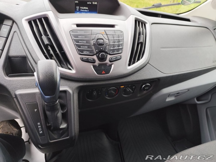 Ford Transit 2,0 s plošinou pro vozí 2019