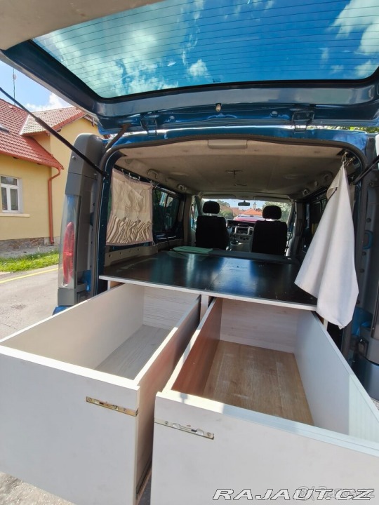 Opel Vivaro 1,9   Obytné auto 2004