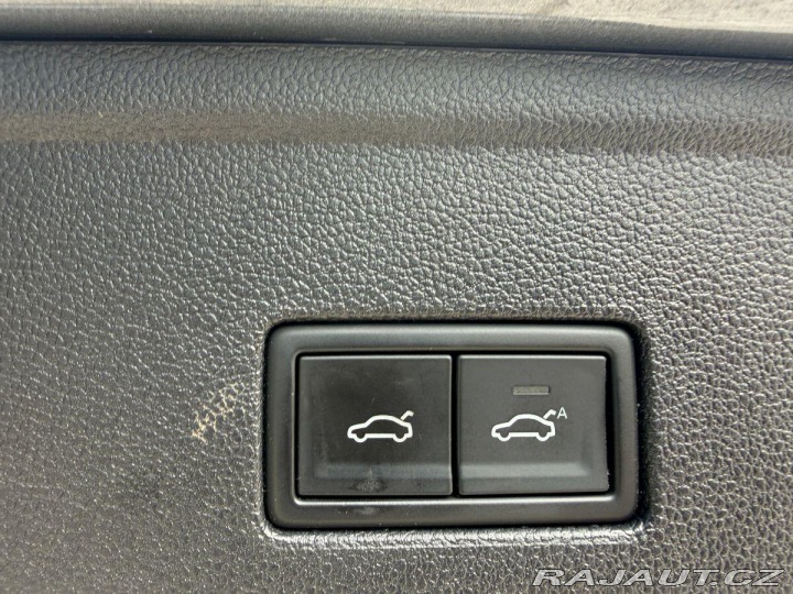 Volkswagen Touareg Basic  3,0TDI 170kW Tažné 2021