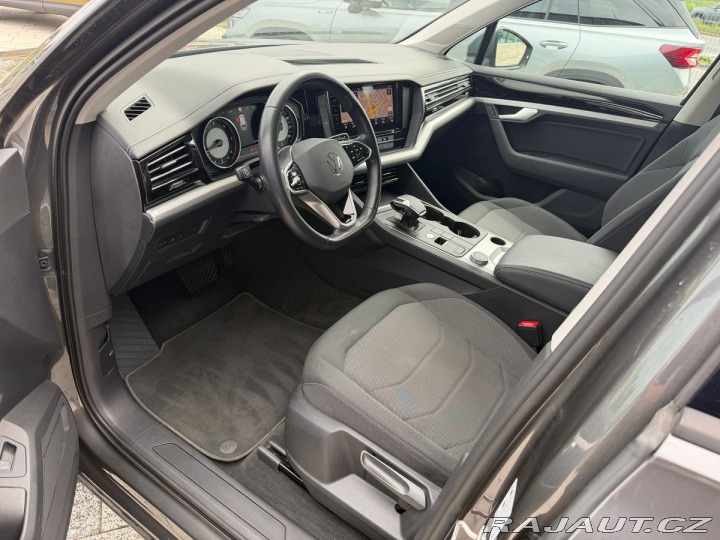 Volkswagen Touareg Basic  3,0TDI 170kW Tažné 2021