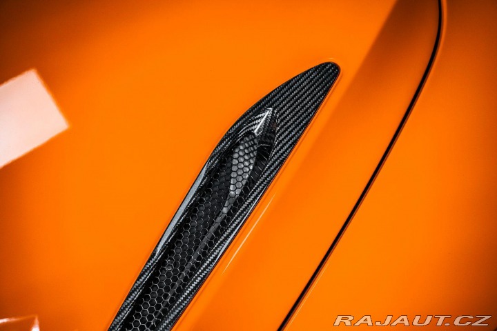 McLaren 765LT LIFT/B&W/MSO/CARBON/B 2021