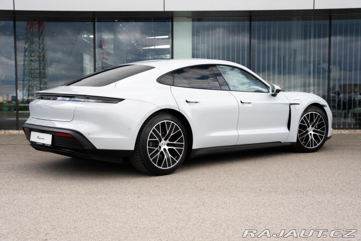 Porsche Taycan 2026