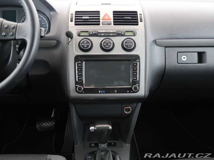 Volkswagen Touran 1.4TSi,103kW,Automat 2009