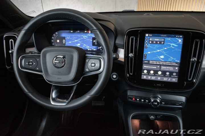 Volvo XC40 B4 CORE*145KW*ACC*ČR*DPH* 2022