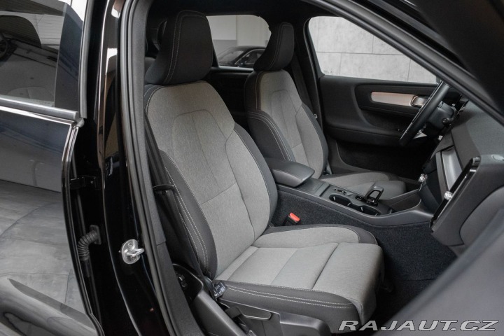 Volvo XC40 B4 CORE*145KW*ACC*ČR*DPH* 2022