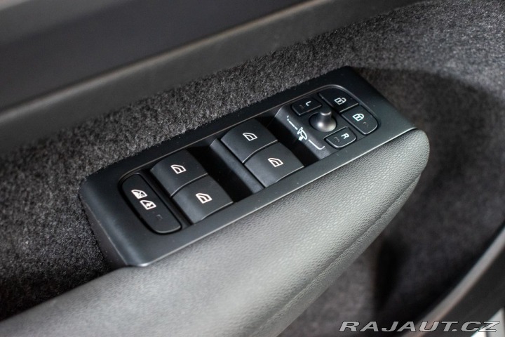 Volvo XC40 B4 CORE*145KW*ACC*ČR*DPH* 2022