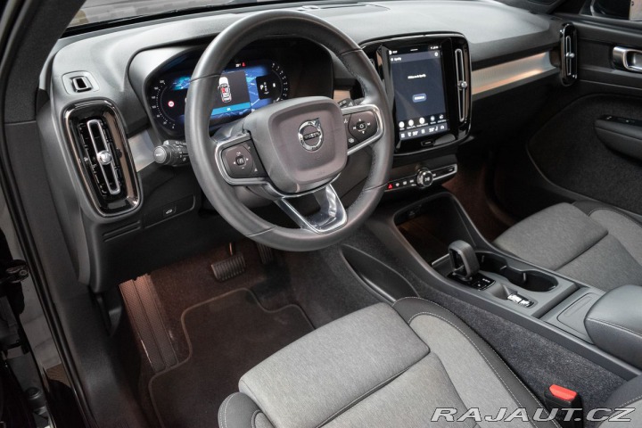 Volvo XC40 B4 CORE*145KW*ACC*ČR*DPH* 2022