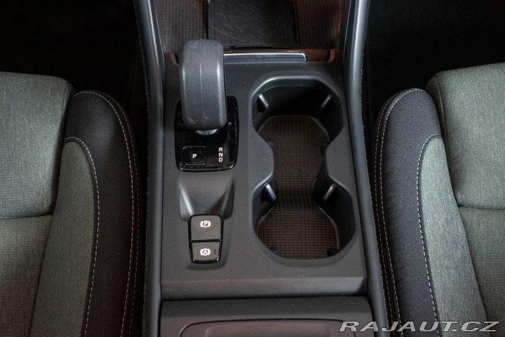 Volvo XC40 B4 CORE*145KW*ACC*ČR*DPH* 2022