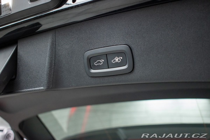 Volvo XC40 B4 CORE*145KW*ACC*ČR*DPH* 2022