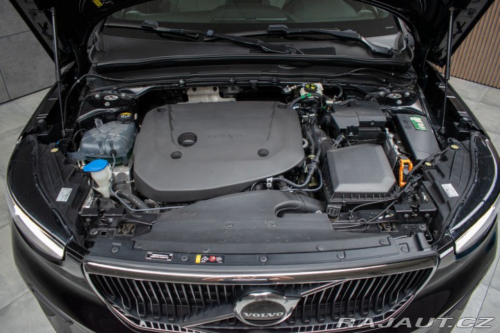 Volvo XC40 B4 CORE*145KW*ACC*ČR*DPH* 2022
