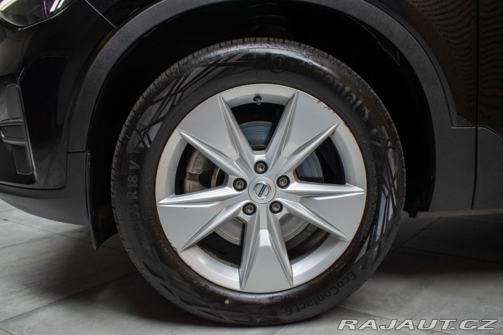 Volvo XC40 B4 CORE*145KW*ACC*ČR*DPH* 2022