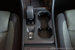 Volvo XC40 B4 CORE*145KW*ACC*ČR*DPH* 2022