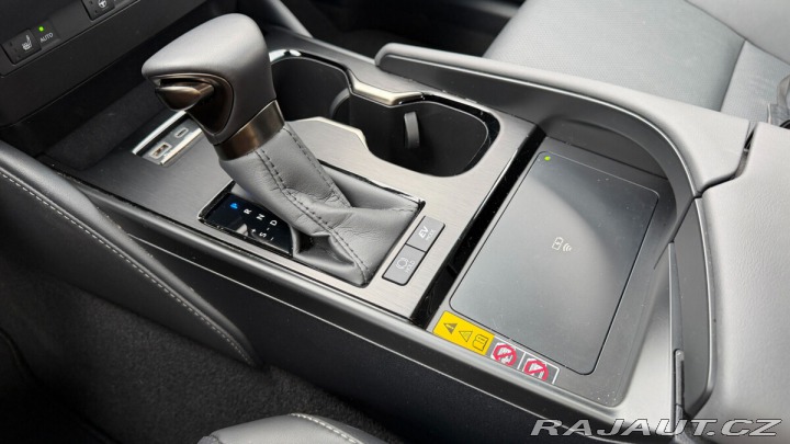 Lexus Ostatní modely ES 300h 300H 2,5 HEV BUSINESS EDI 2025