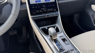 Lexus Ostatní modely LBX 1,5 HEV ELEGANT TECH 2025