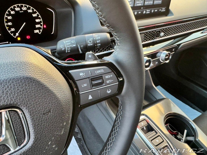 Honda Civic 2.0e:HEV ELEGANCE SKLADEM 2026