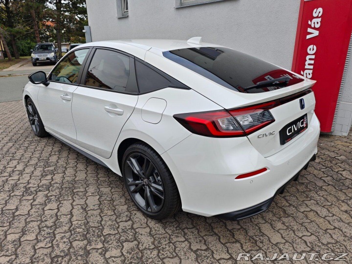 Honda Civic 2.0 e:HEV SPORT SKLADEM 2026