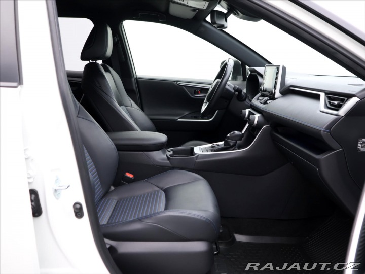 Toyota RAV4 2,5 e-CVT 131kW Selection 2020