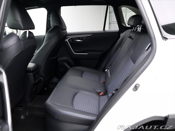 Toyota RAV4 2,5 e-CVT 131kW Selection 2020