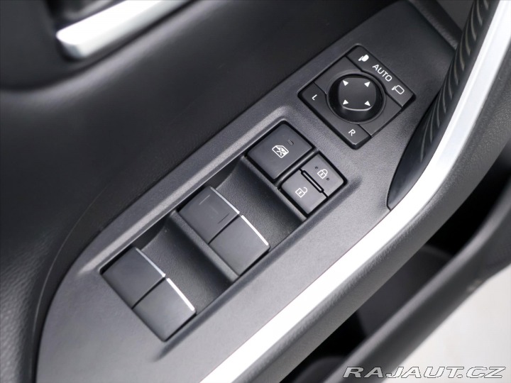 Toyota RAV4 2,5 e-CVT 131kW Selection 2020