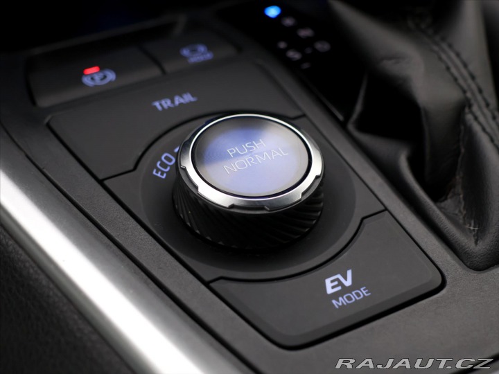 Toyota RAV4 2,5 e-CVT 131kW Selection 2020
