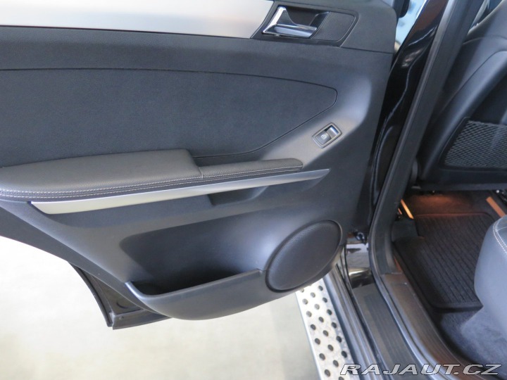 Mercedes-Benz M 320CDI,4MATIC,taž,2x kola 2006