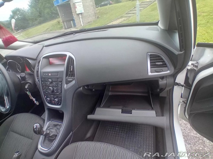 Opel Astra Sports Tourer 2014