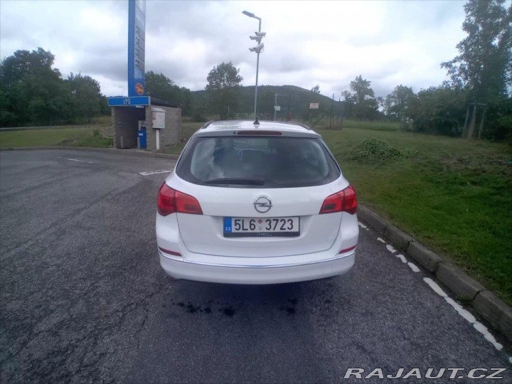 Opel Astra Sports Tourer 2014