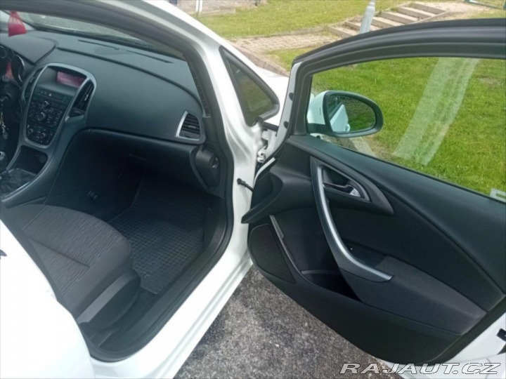 Opel Astra Sports Tourer 2014