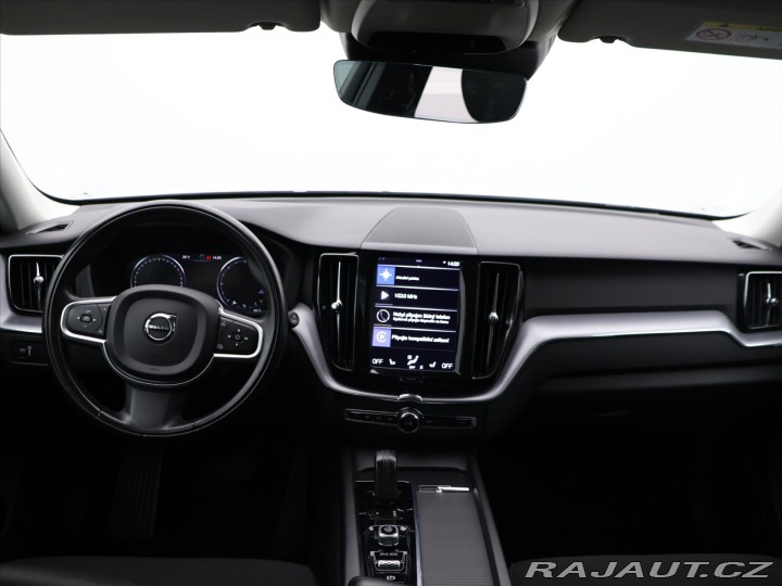 Volvo XC60 2,0 B4 145kW AWD Momentum 2021