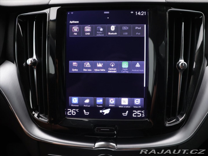 Volvo XC60 2,0 B4 145kW AWD Momentum 2021