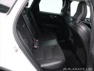 Volvo XC60 2,0 B4 145kW AWD Momentum 2021