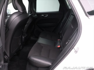 Volvo XC60 2,0 B4 145kW AWD Momentum 2021