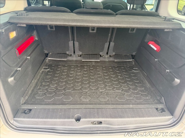 Opel Combo 1,2 T LIFE EDITION 1.MAJI 2021