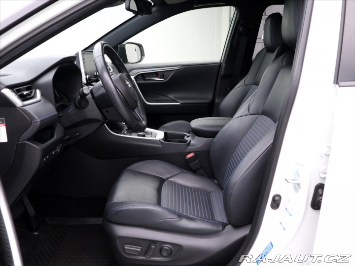 Toyota RAV4 2,5 e-CVT 131kW Selection 2020