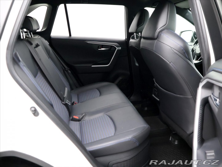 Toyota RAV4 2,5 e-CVT 131kW Selection 2020